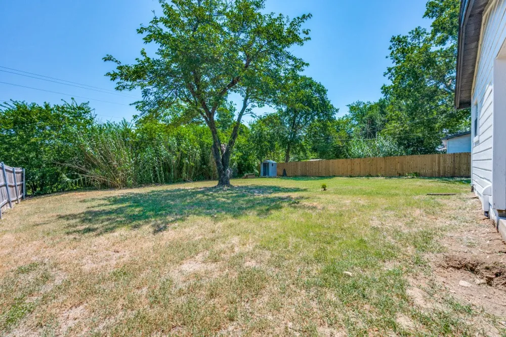411 Hillcrest Street Mansfield, TX 76063