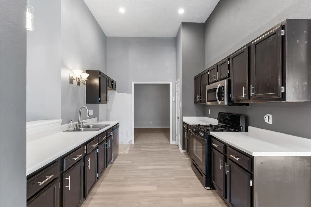 12210 White River Drive Tomball, TX 77375