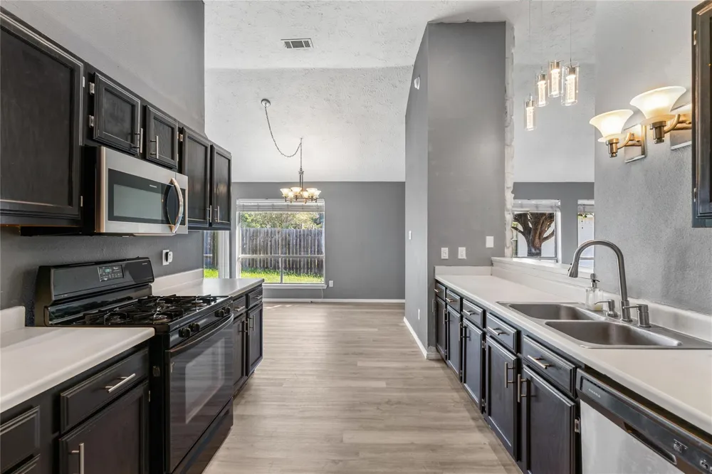 12210 White River Drive Tomball, TX 77375