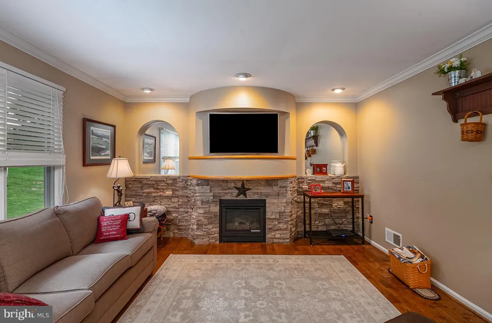 328 W WALNUT TREE DRIVE Blandon, PA 19510