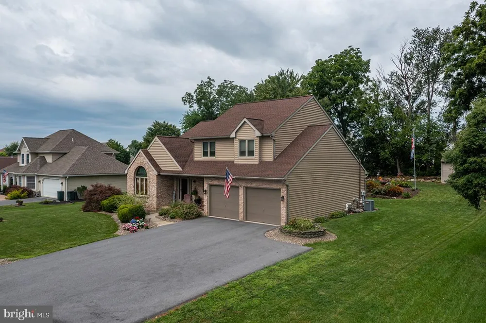 328 W WALNUT TREE DRIVE Blandon, PA 19510