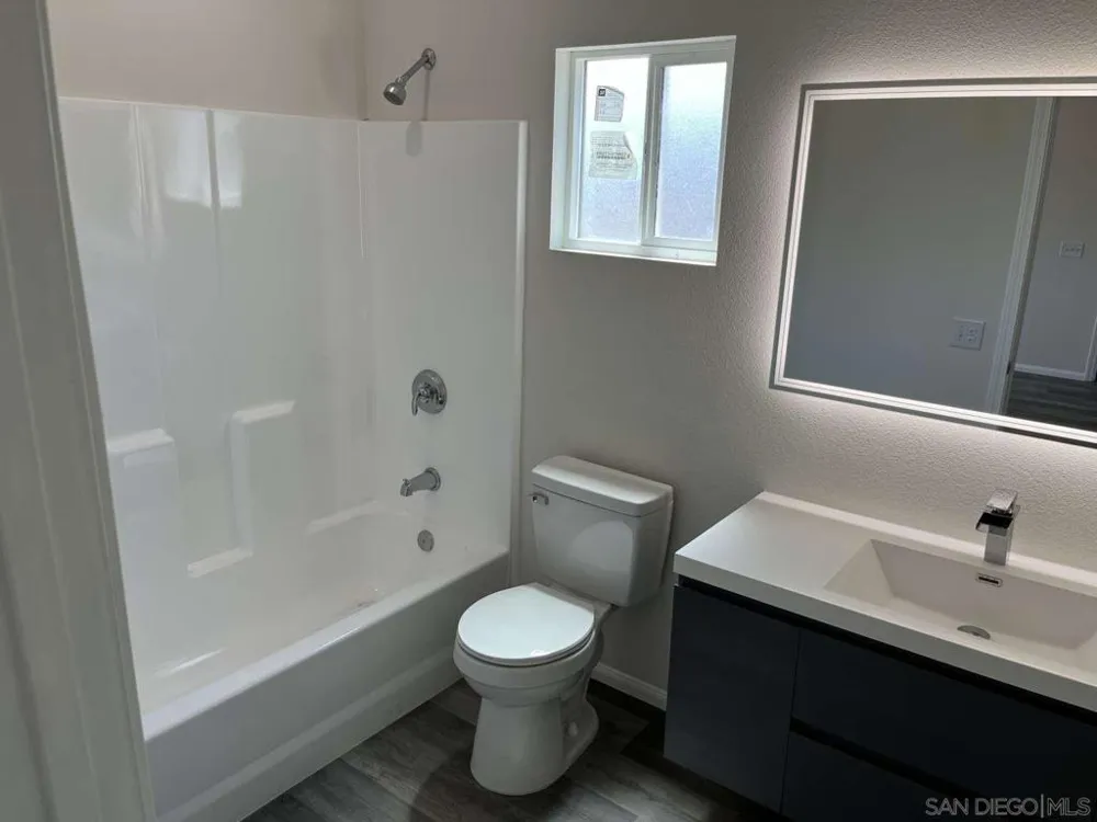 40063 176Th ST Lake Los Angeles, CA 93591
