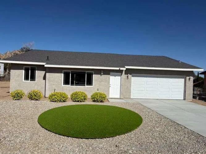 40063 176Th ST Lake Los Angeles, CA 93591
