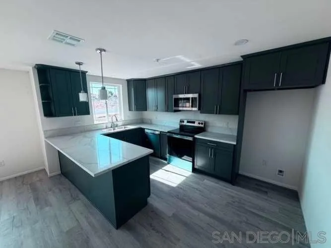 40063 176Th ST Lake Los Angeles, CA 93591
