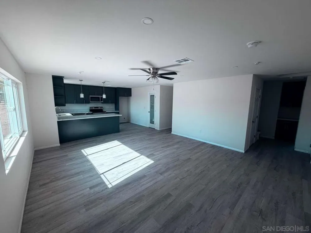 40063 176Th ST Lake Los Angeles, CA 93591