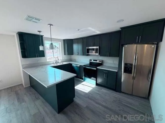40063 176Th ST Lake Los Angeles, CA 93591