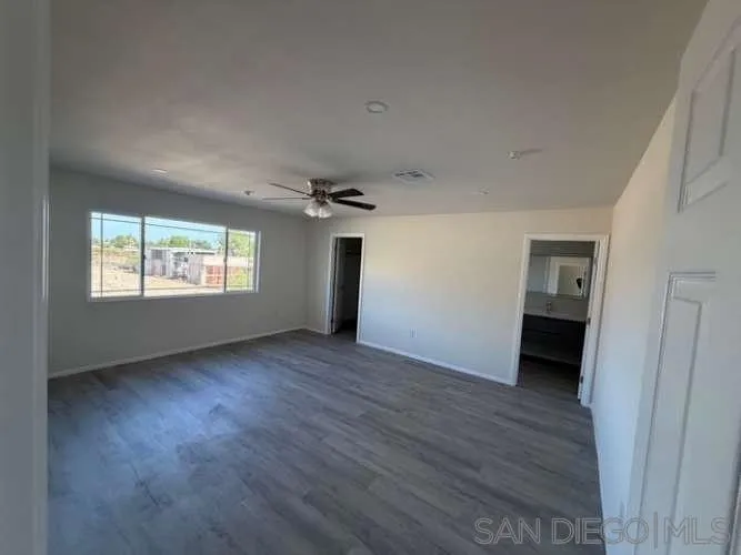 40063 176Th ST Lake Los Angeles, CA 93591
