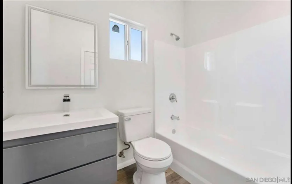 40063 176Th ST Lake Los Angeles, CA 93591