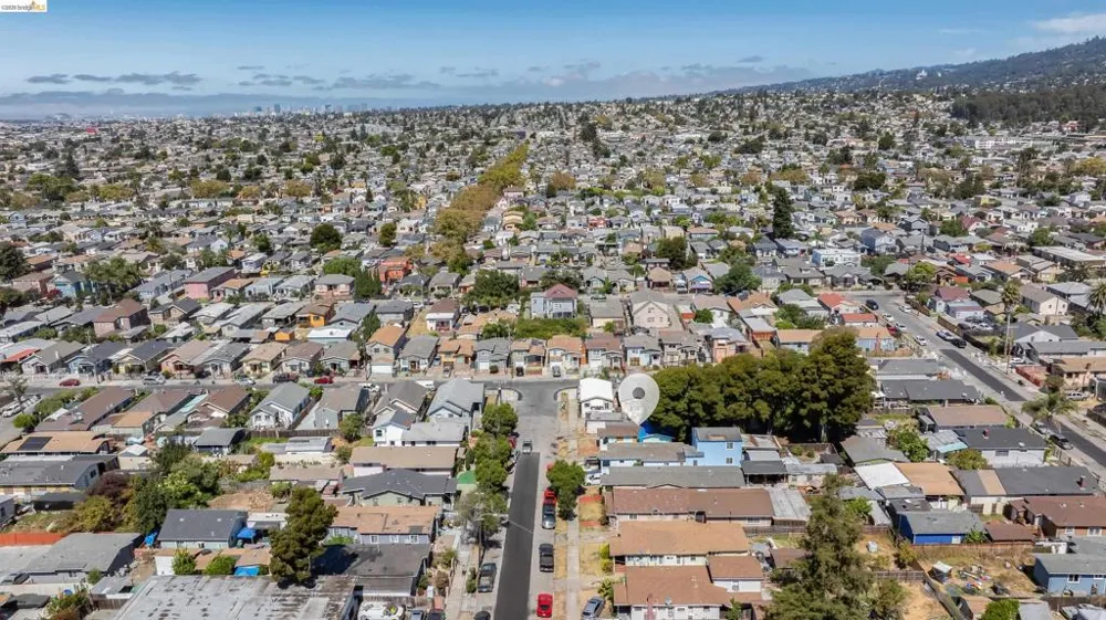 7014 Holly St Oakland, CA 94621