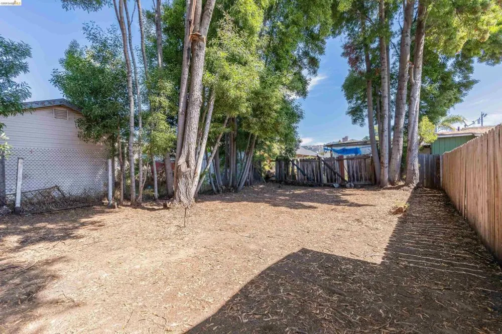 7014 Holly St Oakland, CA 94621