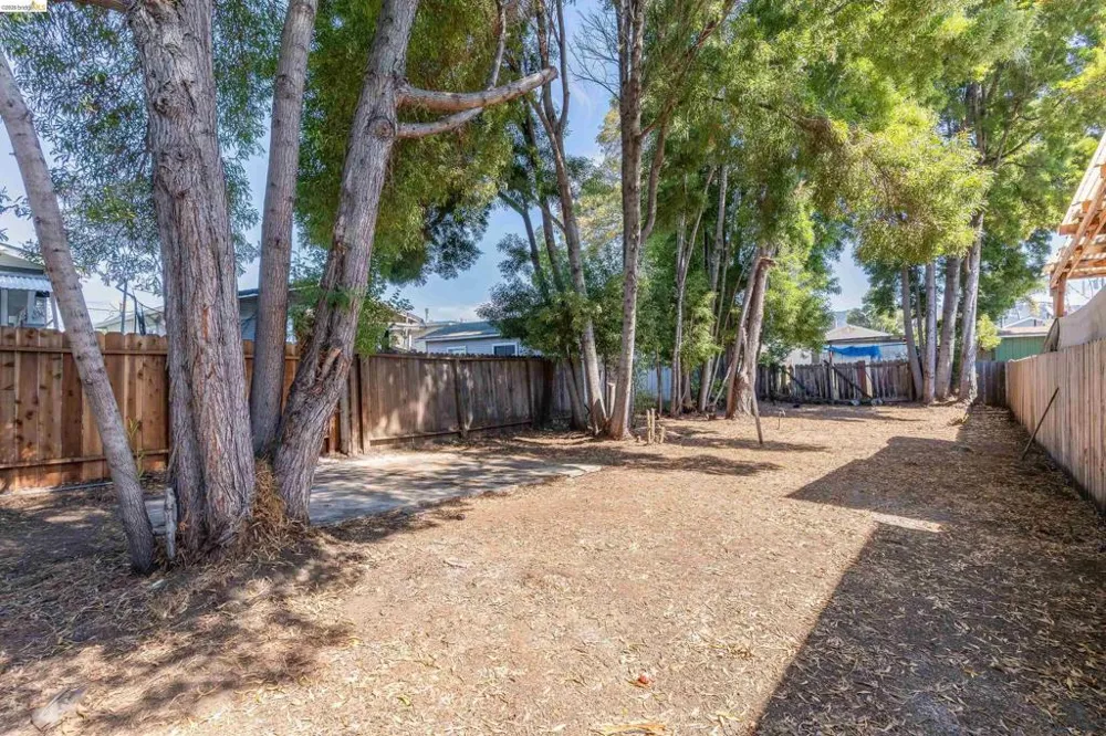 7014 Holly St Oakland, CA 94621