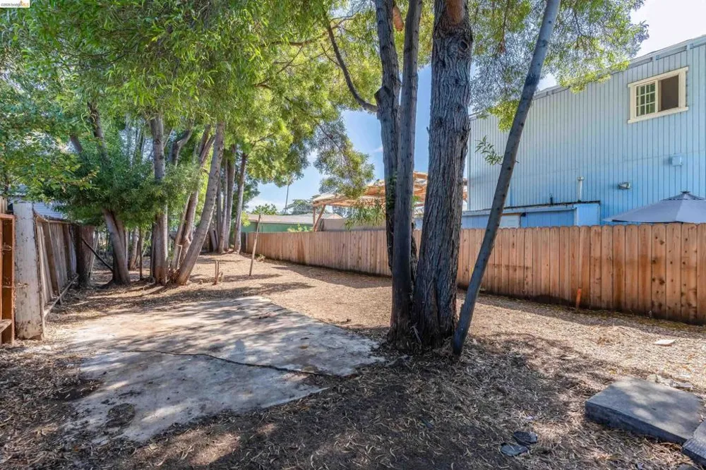 7014 Holly St Oakland, CA 94621