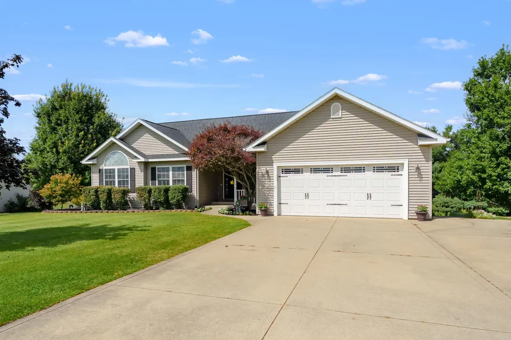 53015 Meadow View Lane Paw Paw, MI 49079