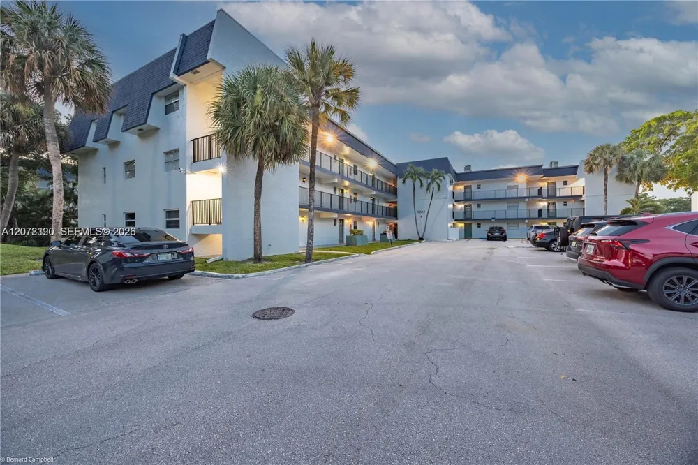 8002 Lagos De Campo Blvd #B-101 Tamarac, FL 33321