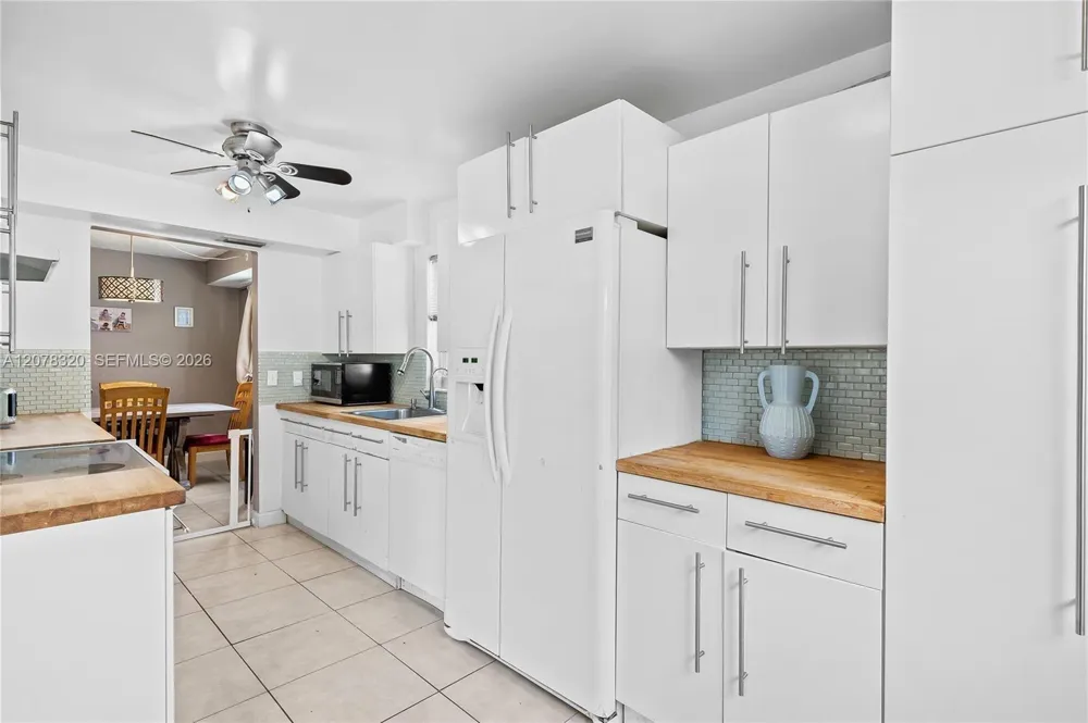8002 Lagos De Campo Blvd #B-101 Tamarac, FL 33321