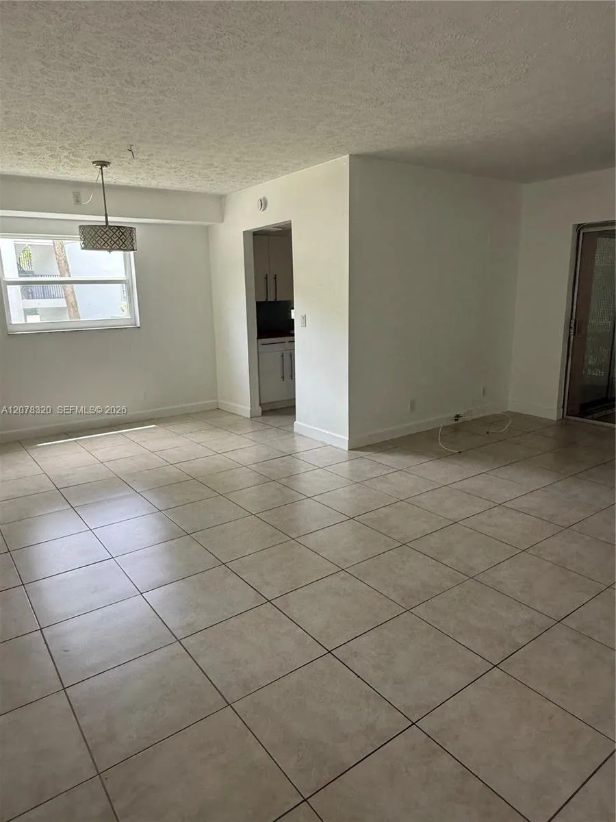 8002 Lagos De Campo Blvd #B-101 Tamarac, FL 33321