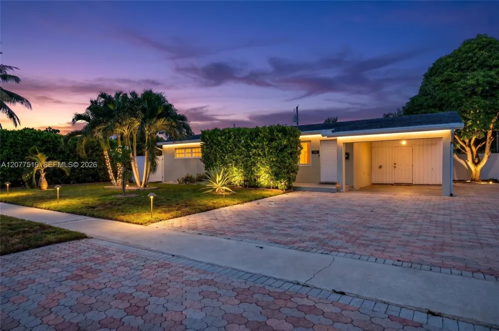 2061 SW 38th Ave Fort Lauderdale, FL 33312