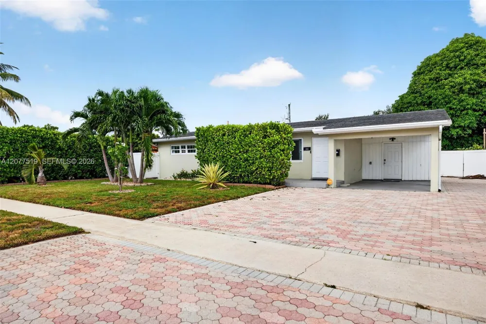 2061 SW 38th Ave Fort Lauderdale, FL 33312