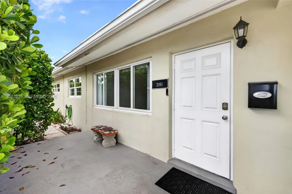 2061 SW 38th Ave Fort Lauderdale, FL 33312