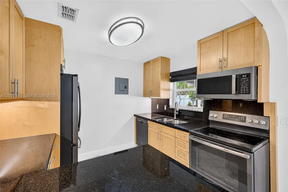 2061 SW 38th Ave Fort Lauderdale, FL 33312