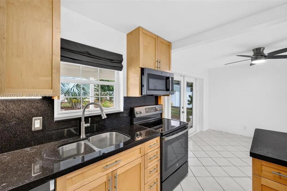 2061 SW 38th Ave Fort Lauderdale, FL 33312
