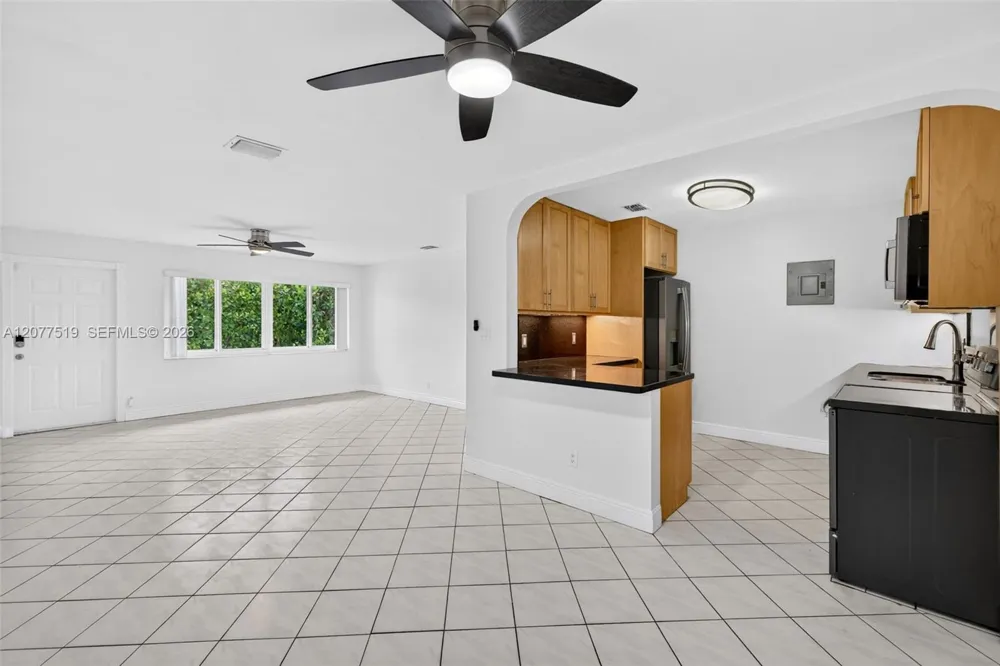 2061 SW 38th Ave Fort Lauderdale, FL 33312