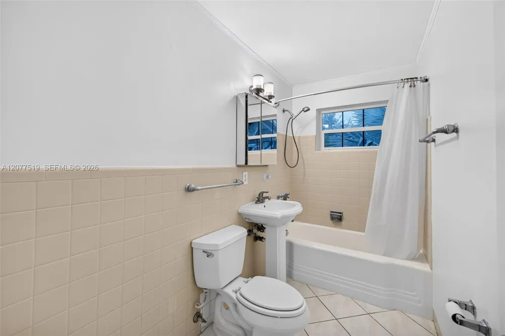 2061 SW 38th Ave Fort Lauderdale, FL 33312