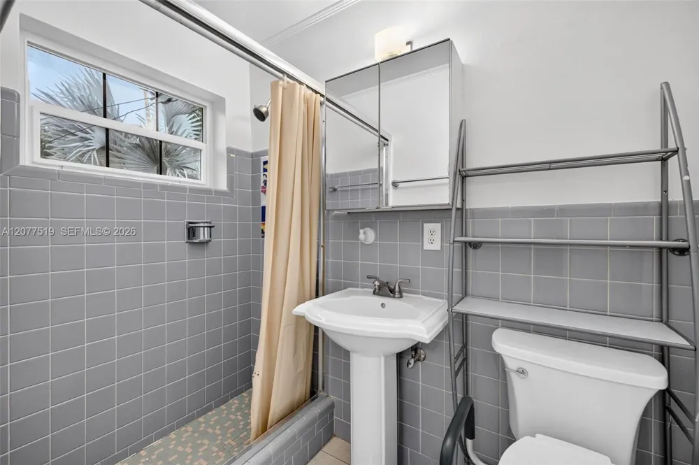 2061 SW 38th Ave Fort Lauderdale, FL 33312