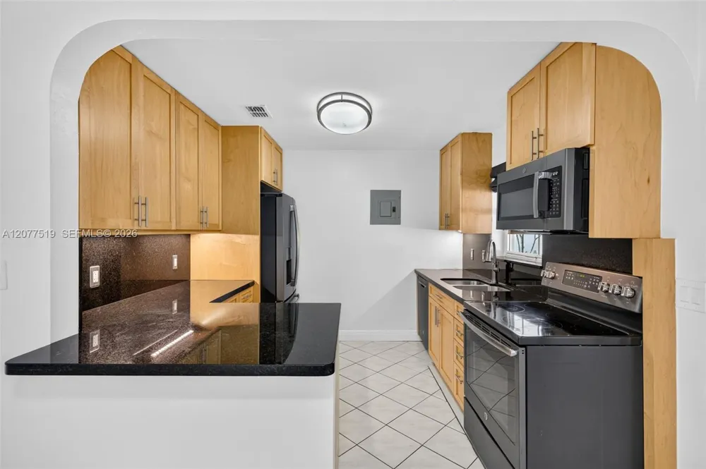 2061 SW 38th Ave Fort Lauderdale, FL 33312
