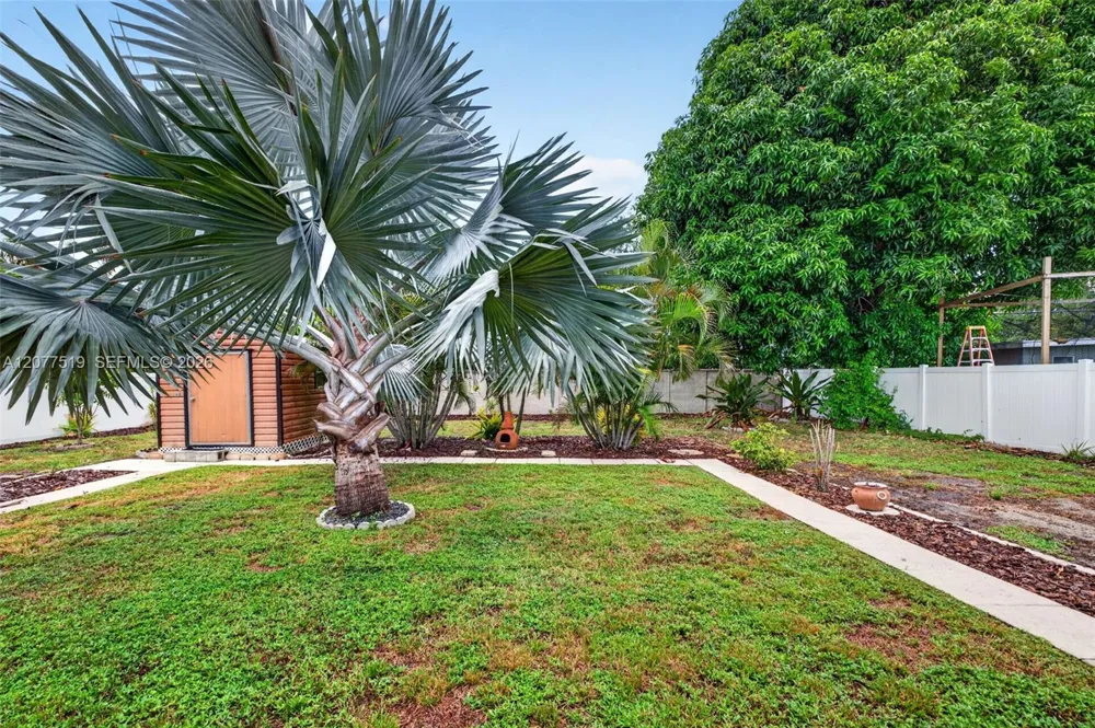 2061 SW 38th Ave Fort Lauderdale, FL 33312