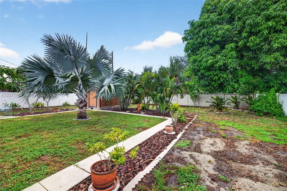 2061 SW 38th Ave Fort Lauderdale, FL 33312