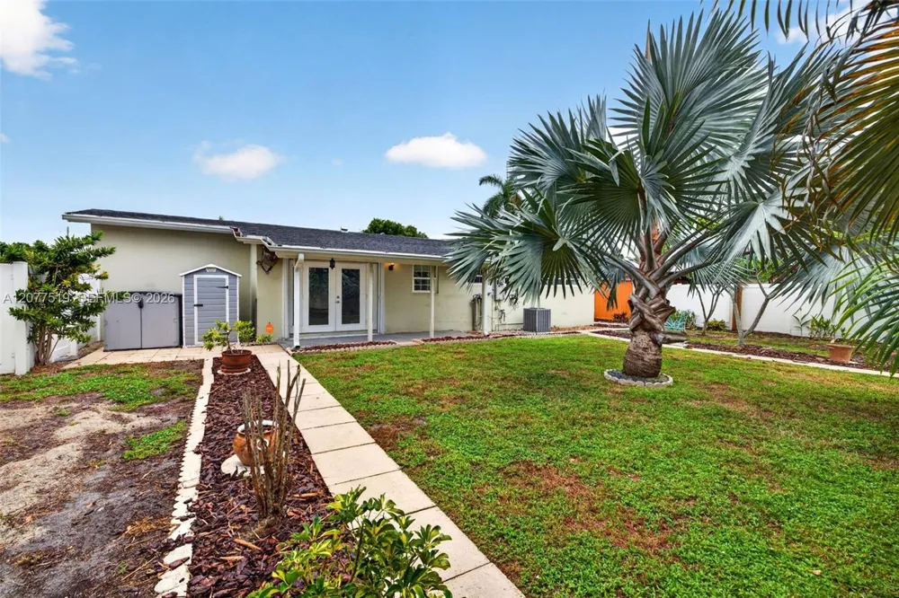 2061 SW 38th Ave Fort Lauderdale, FL 33312