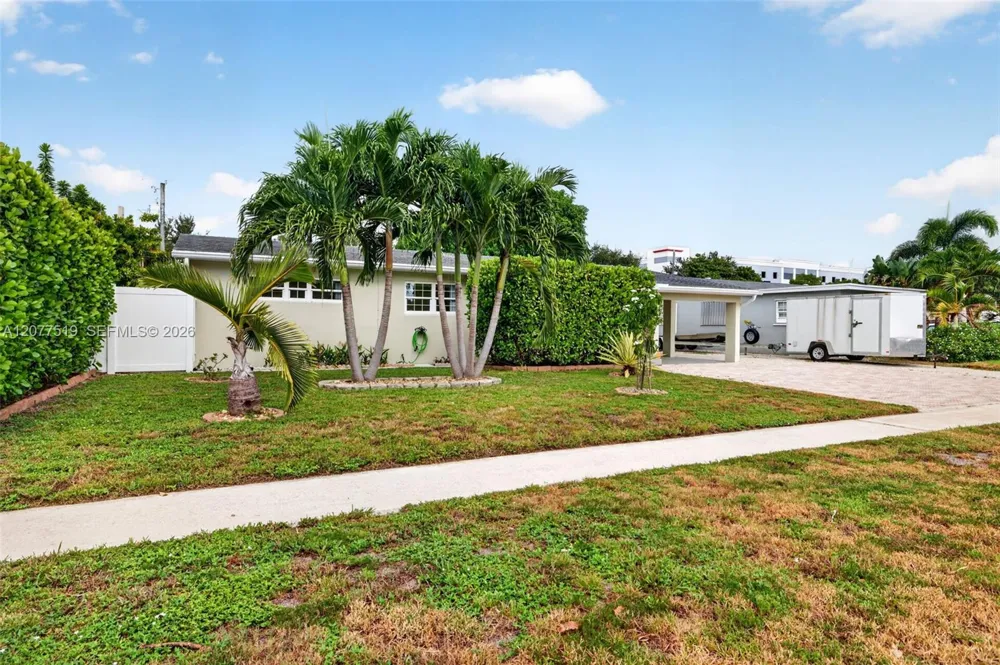 2061 SW 38th Ave Fort Lauderdale, FL 33312