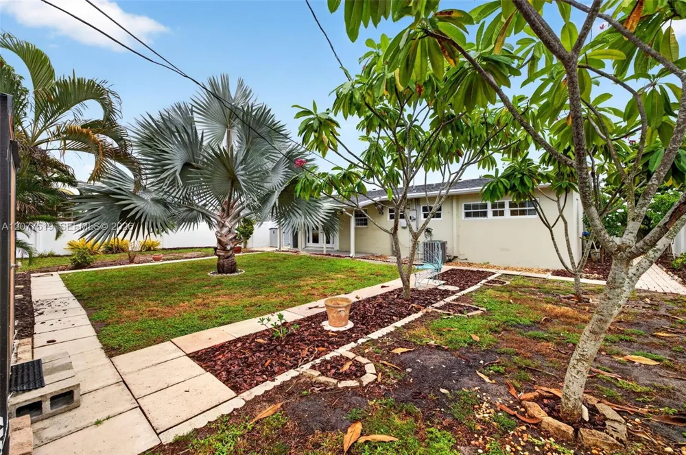 2061 SW 38th Ave Fort Lauderdale, FL 33312