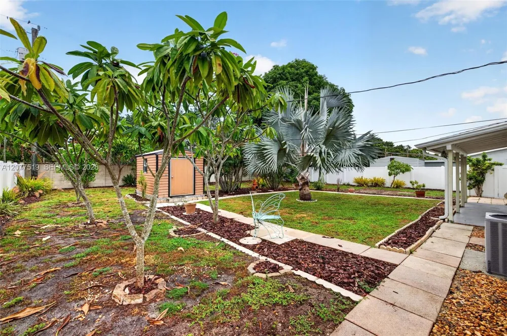 2061 SW 38th Ave Fort Lauderdale, FL 33312