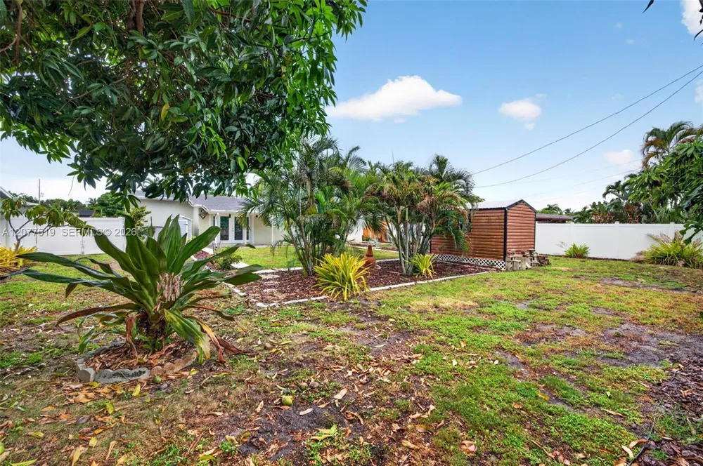 2061 SW 38th Ave Fort Lauderdale, FL 33312