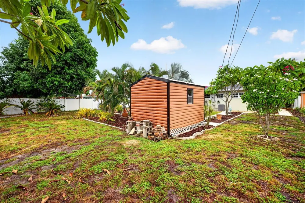 2061 SW 38th Ave Fort Lauderdale, FL 33312
