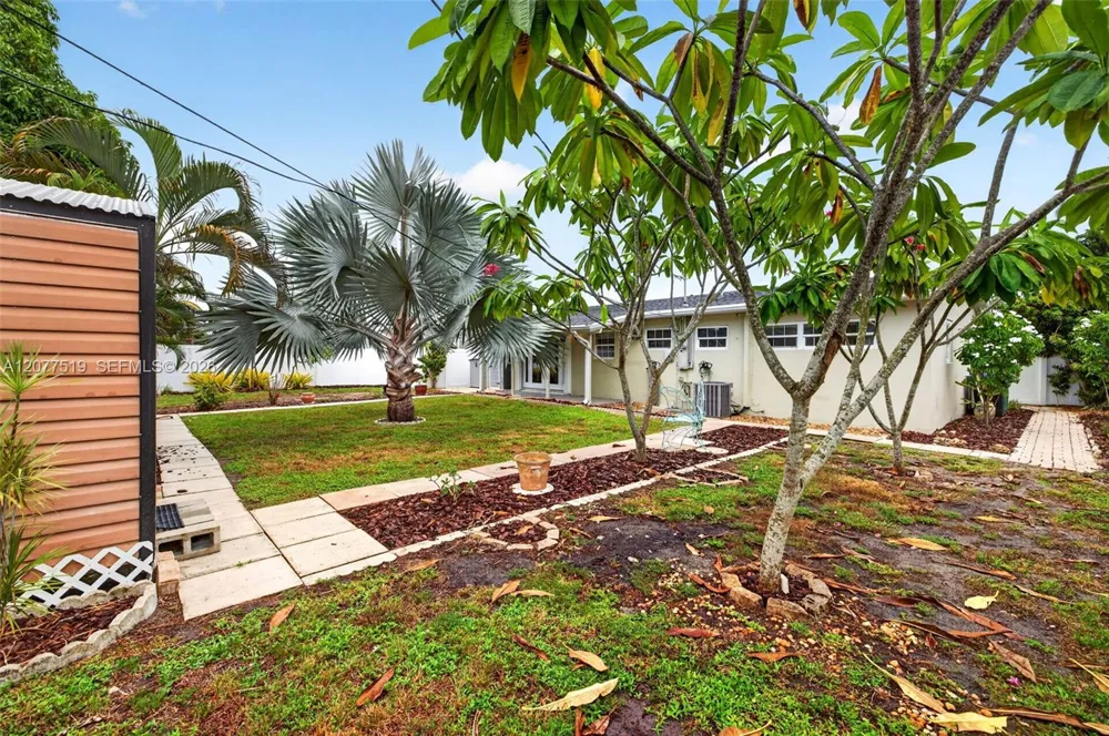 2061 SW 38th Ave Fort Lauderdale, FL 33312
