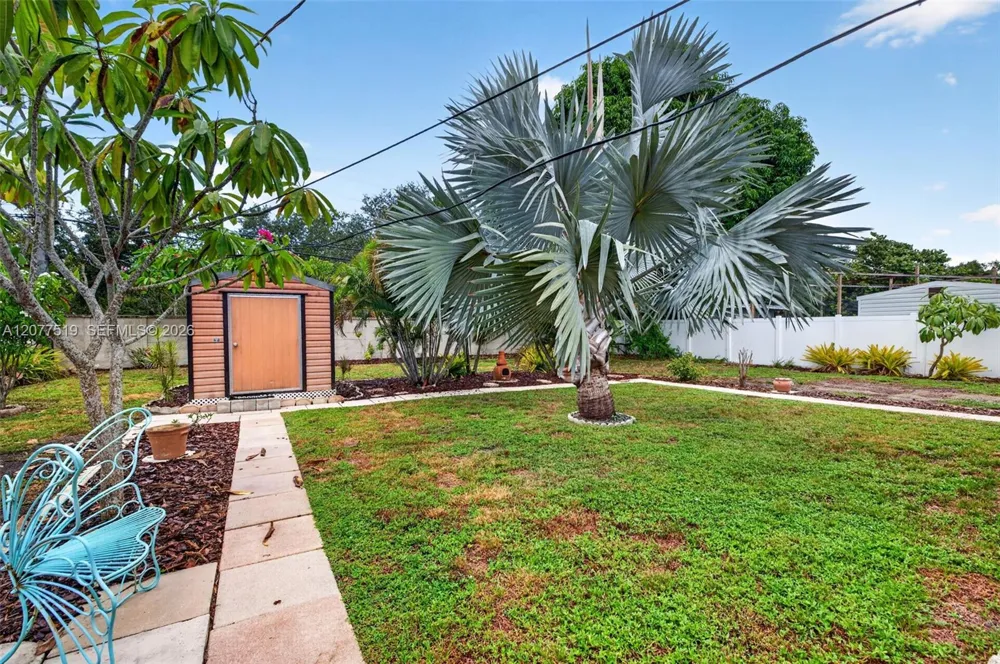 2061 SW 38th Ave Fort Lauderdale, FL 33312