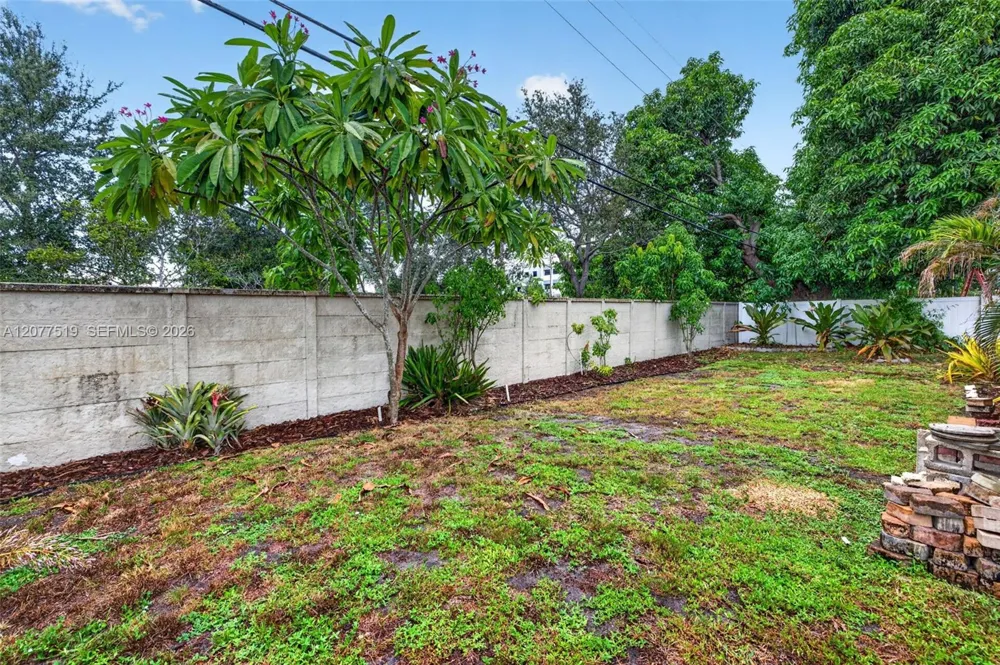 2061 SW 38th Ave Fort Lauderdale, FL 33312