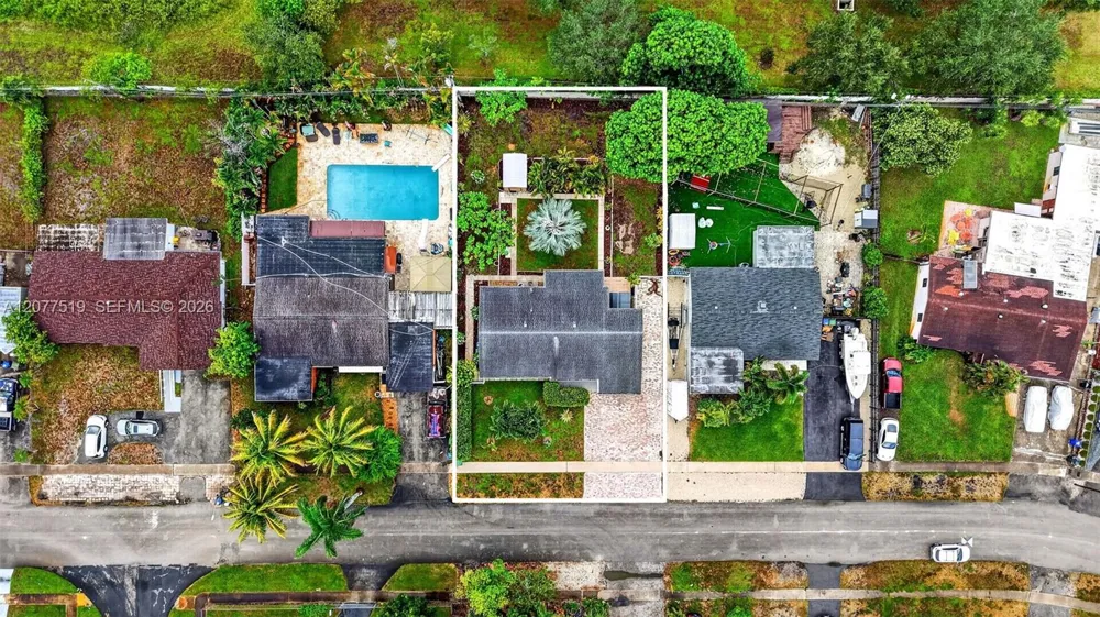 2061 SW 38th Ave Fort Lauderdale, FL 33312