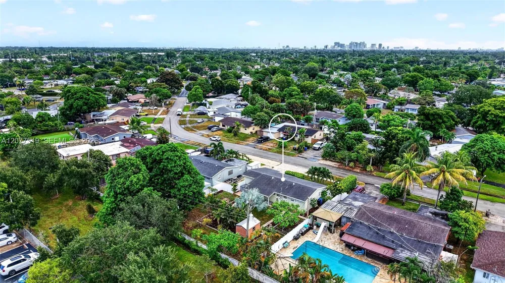 2061 SW 38th Ave Fort Lauderdale, FL 33312