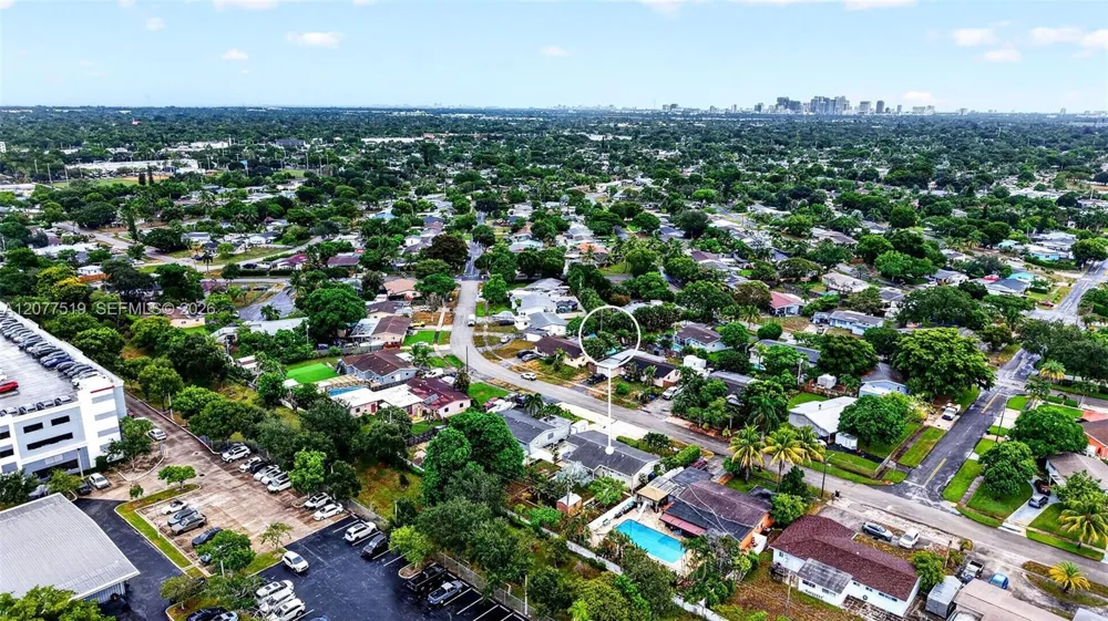 2061 SW 38th Ave Fort Lauderdale, FL 33312