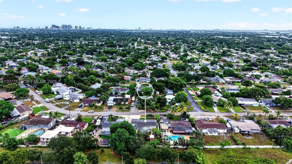 2061 SW 38th Ave Fort Lauderdale, FL 33312
