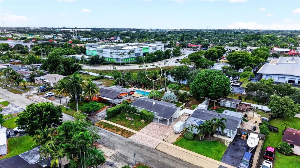 2061 SW 38th Ave Fort Lauderdale, FL 33312