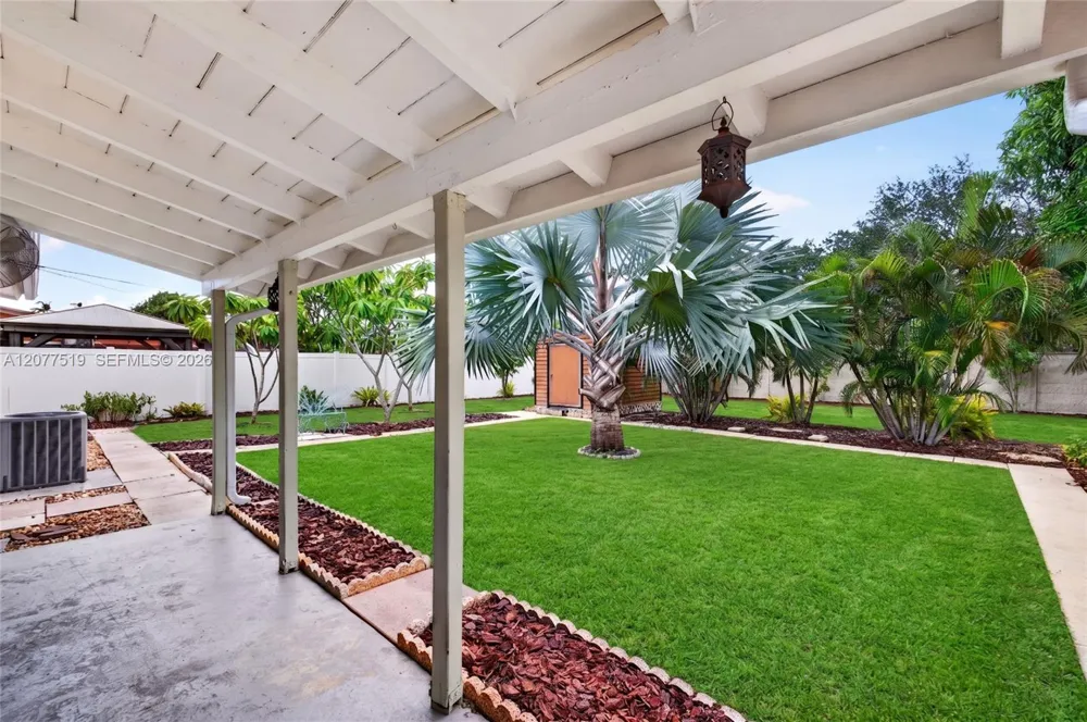 2061 SW 38th Ave Fort Lauderdale, FL 33312
