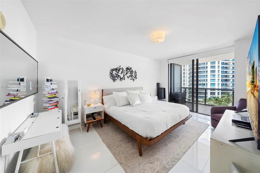 5875 Collins Ave #1001 Miami Beach, FL 33140