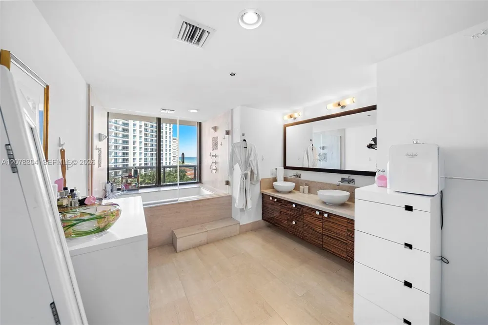 5875 Collins Ave #1001 Miami Beach, FL 33140