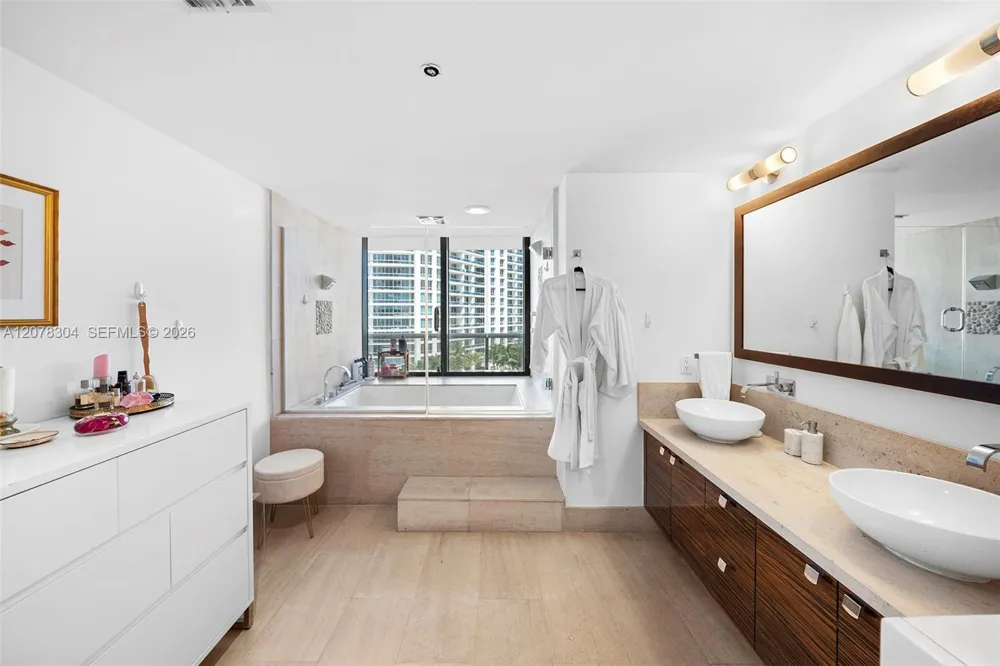5875 Collins Ave #1001 Miami Beach, FL 33140