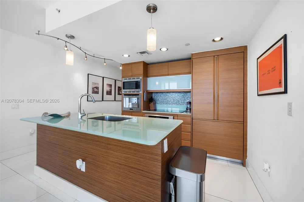 5875 Collins Ave #1001 Miami Beach, FL 33140
